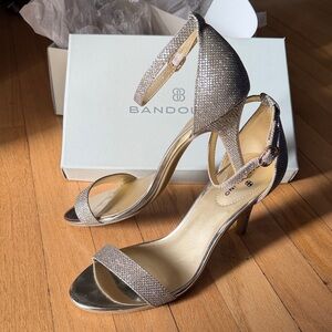 Bandolino Madia Open Toe Glitter Silver Heels as 7.5 Gold Champagne Stiletto